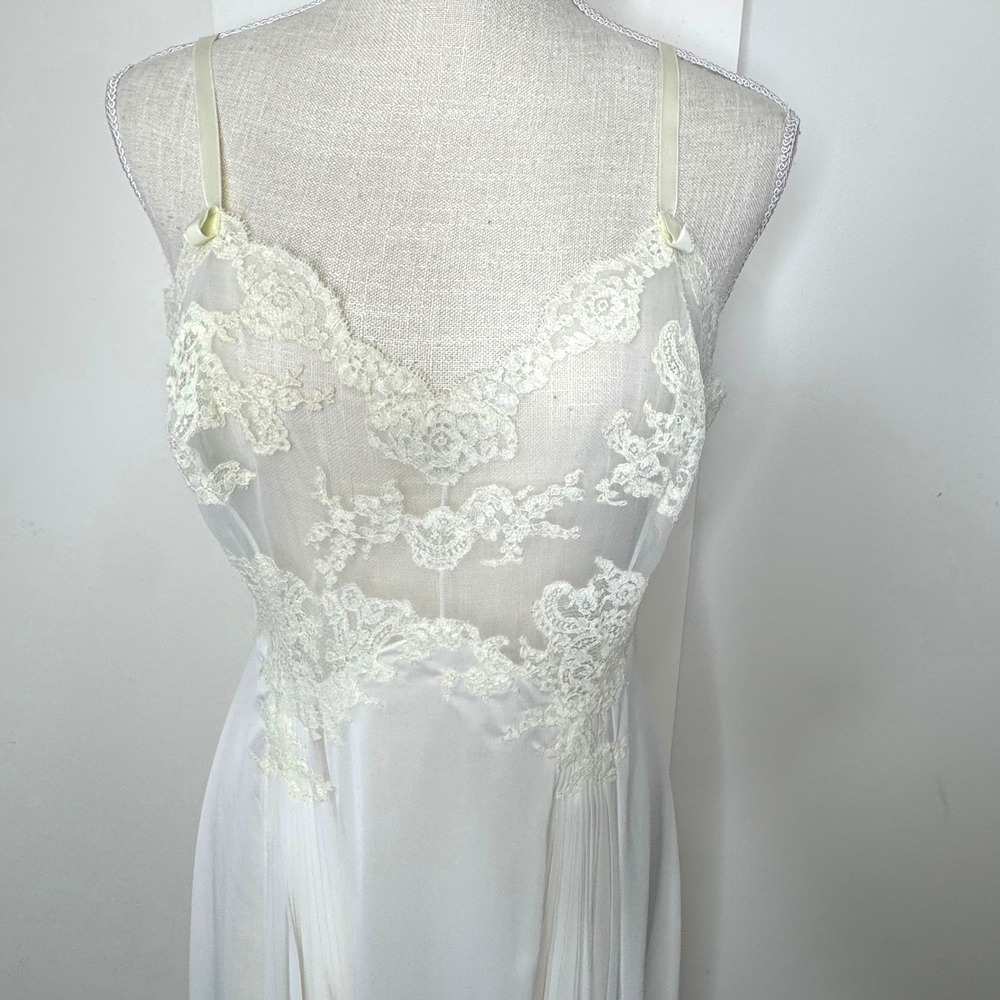 Vintage‎ Vanity Fair Full Slip Dress Size 36 Light Yellow Lace Pleats - Picture 3 of 12